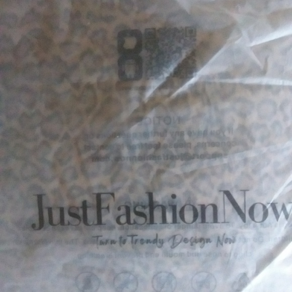 JustFashionNow White top. Size small. Brand new. - Picture 5 of 6